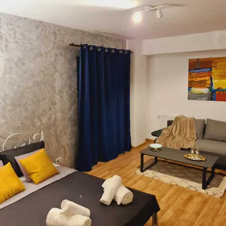 Ultracentral 5* Boutique Style Apartment. Brand New. 2 Rooms. Spacious. Free Parking Apartmán