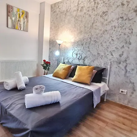 Ultracentral 5* Boutique Style Apartment. Brand New. 2 Rooms. Spacious. Free Parking Apartament