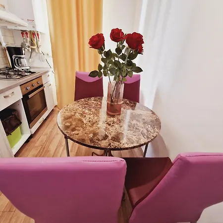 Apartmán Ultracentral 5* Boutique Style Apartment. Brand New. 2 Rooms. Spacious. Free Parking