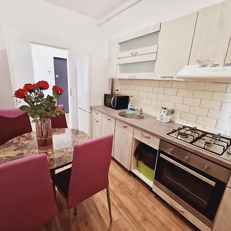 Ultracentral 5* Boutique Style Apartment. Brand New. 2 Rooms. Spacious. Free Parking 아파트 *