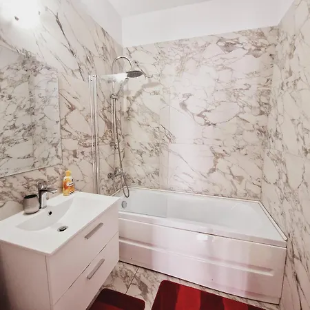 Ultracentral 5* Boutique Style Apartment. Brand New. 2 Rooms. Spacious. Free Parking Apartmán *