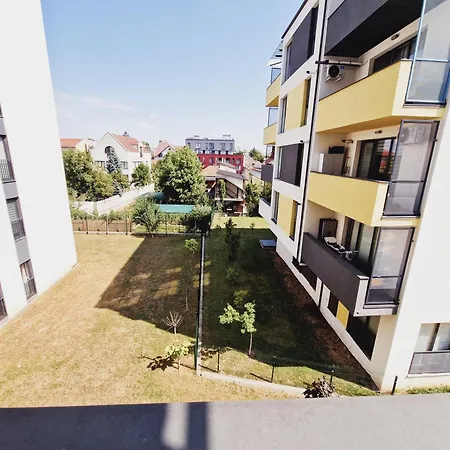 Ultracentral 5* Boutique Style Apartment. Brand New. 2 Rooms. Spacious. Free Parking Apartmán