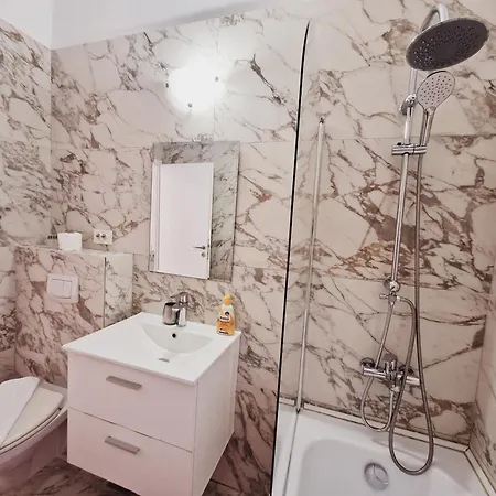 Ultracentral 5* Boutique Style Apartment. Brand New. 2 Rooms. Spacious. Free Parking