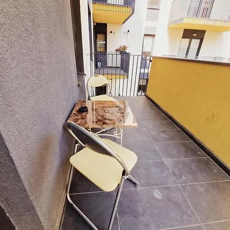 Ultracentral 5* Boutique Style Apartment. Brand New. 2 Rooms. Spacious. Free Parking *