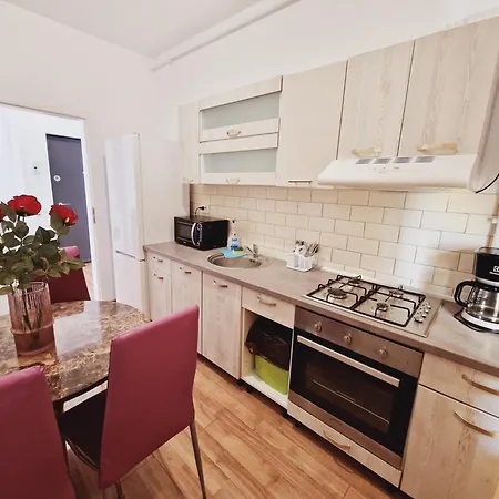 Ultracentral 5* Boutique Style Apartment. Brand New. 2 Rooms. Spacious. Free Parking Apartmán
