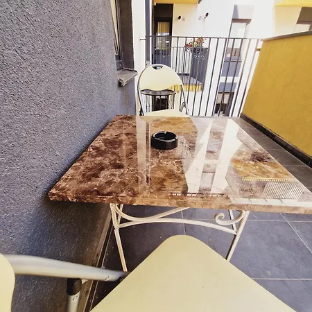 Ultracentral 5* Boutique Style Apartment. Brand New. 2 Rooms. Spacious. Free Parking Διαμέρισμα *