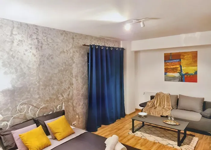 Ultracentral 5* Boutique Style Apartment. Brand New. 2 Rooms. Spacious. Free Parking Apartament