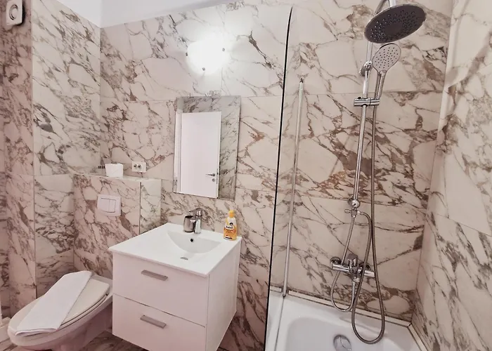 Ultracentral 5* Boutique Style Apartment. Brand New. 2 Rooms. Spacious. Free Parking