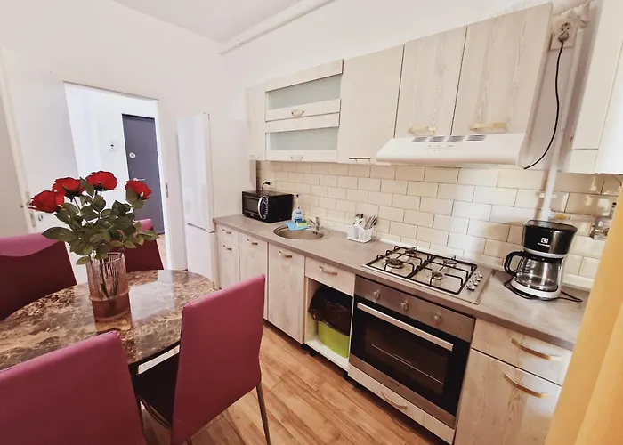 Ultracentral 5* Boutique Style Apartment. Brand New. 2 Rooms. Spacious. Free Parking Apartmán